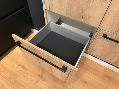 04037 - Moderne keuken met kastenwand