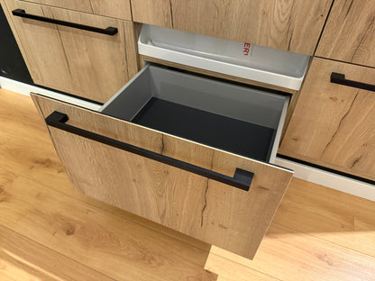 04037 - Moderne keuken met kastenwand