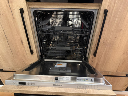 04037 - Moderne keuken met kastenwand