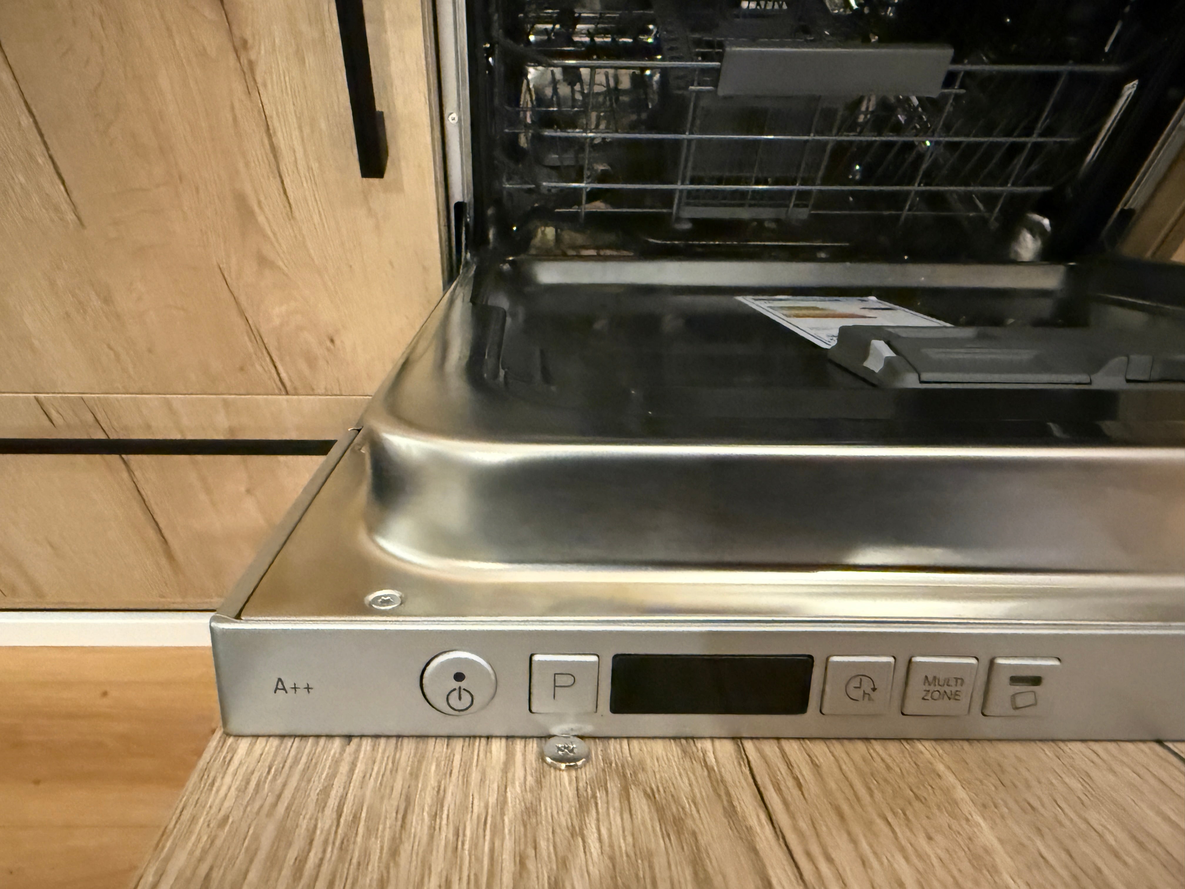 04037 - Moderne keuken met kastenwand