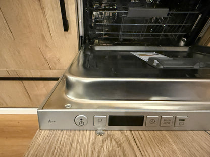 04037 - Moderne keuken met kastenwand