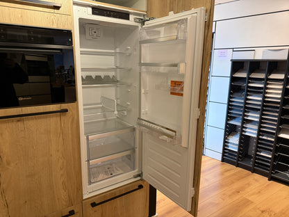 04037 - Moderne keuken met kastenwand