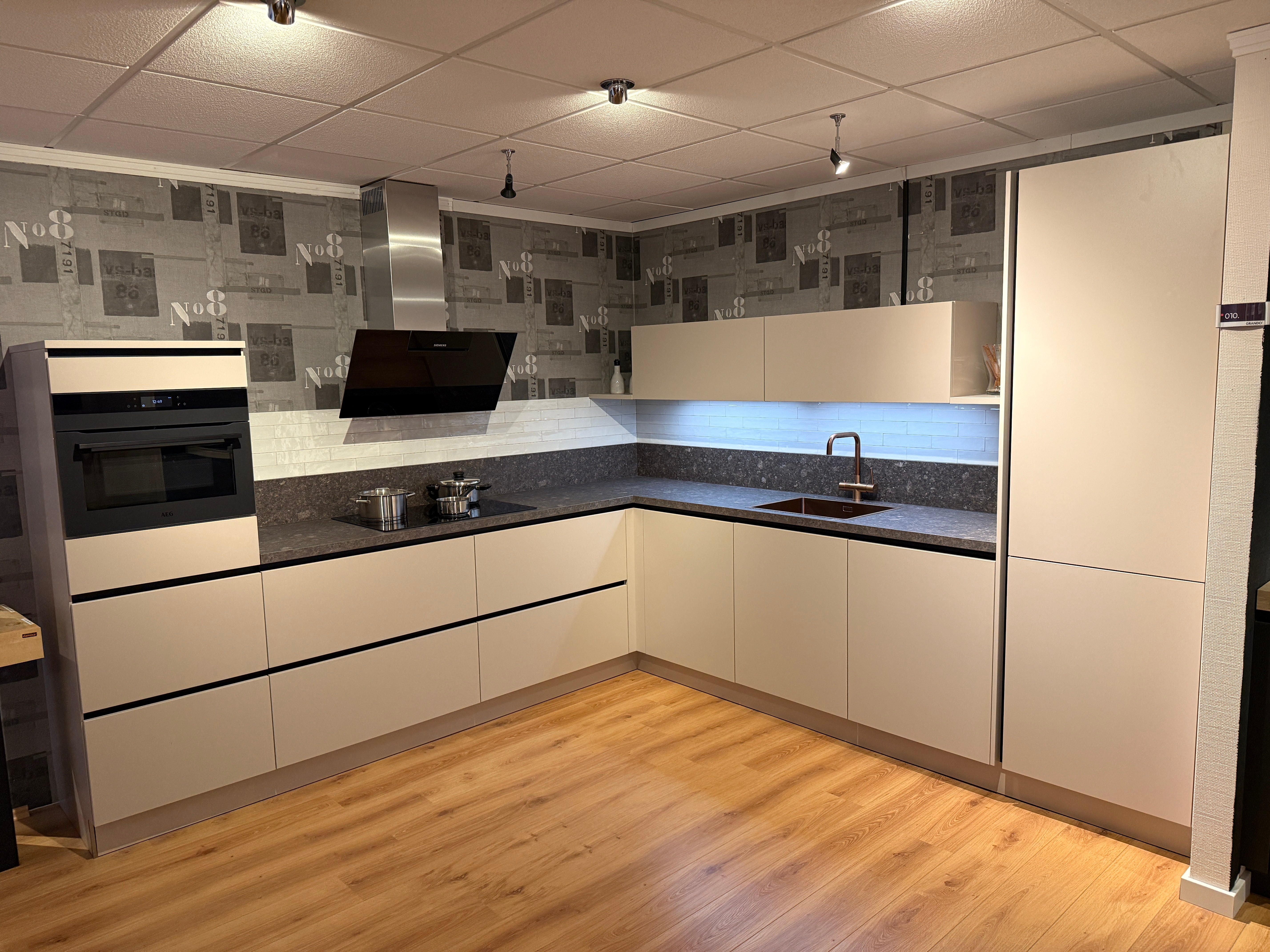 04039 - Moderne hoekkeuken