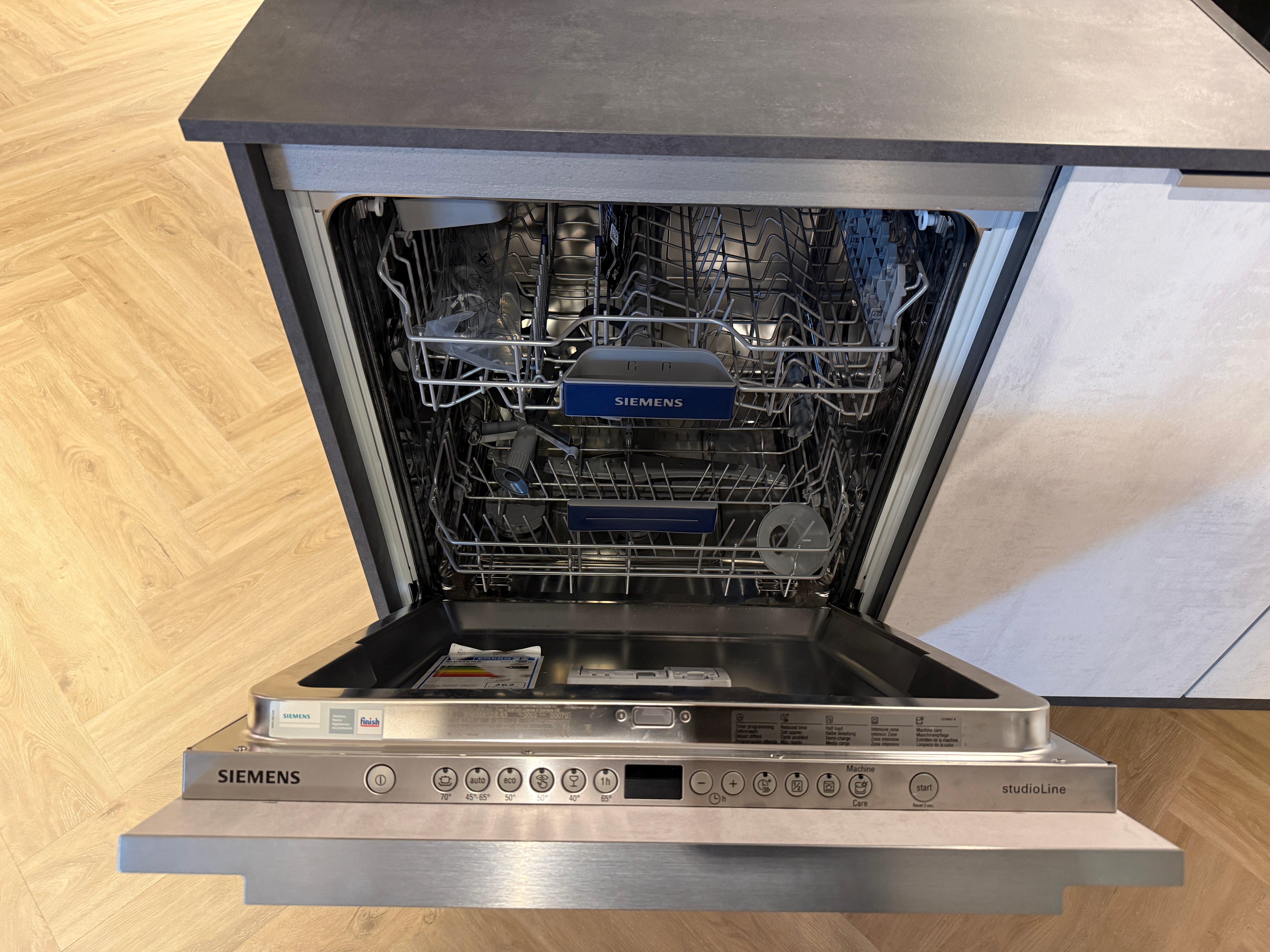 04047 - Häcker hoekkeuken in betonlook