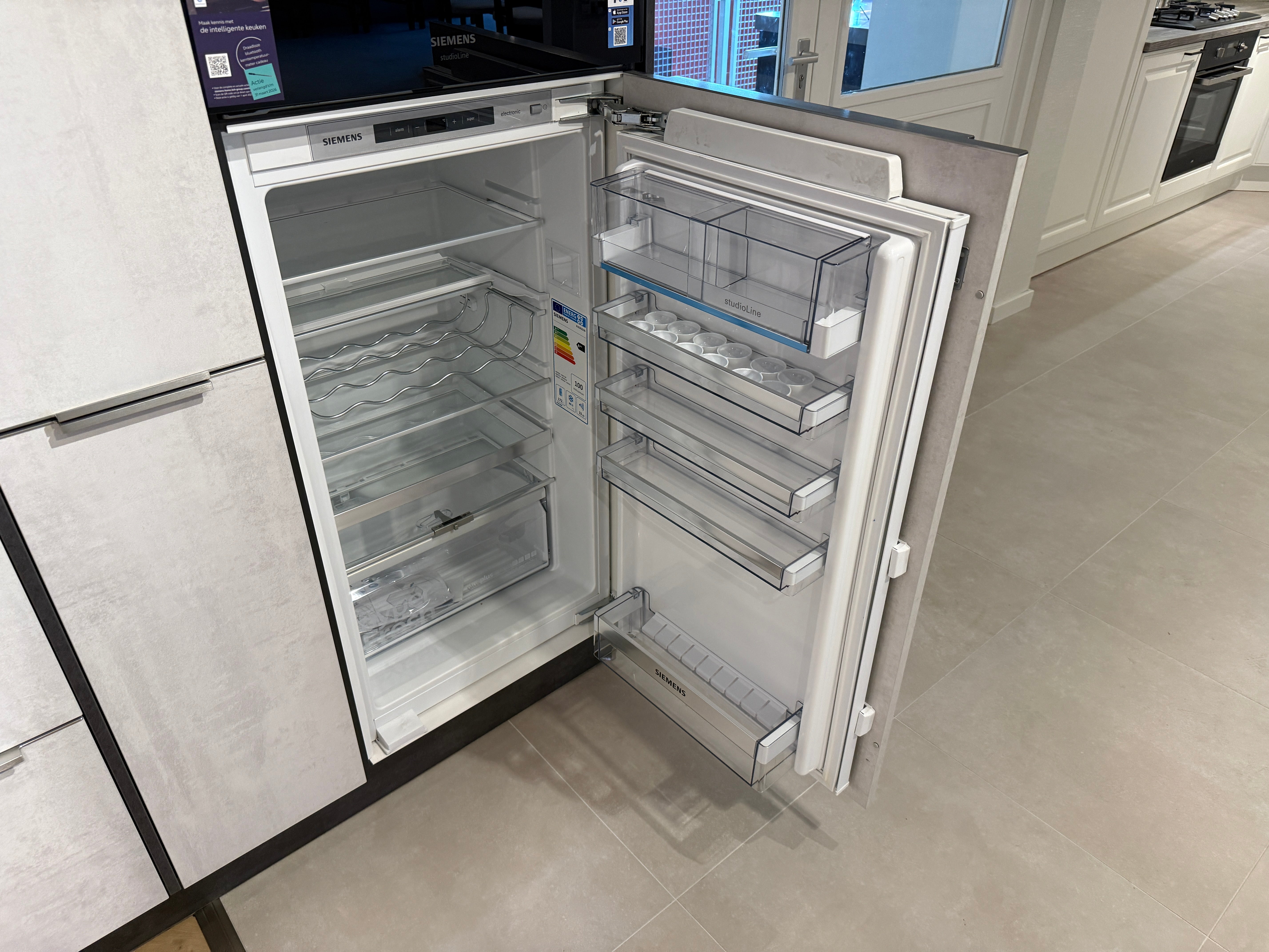04047 - Häcker hoekkeuken in betonlook