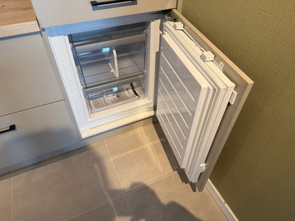 04053 - Impuls showroomkeuken met houten eiland