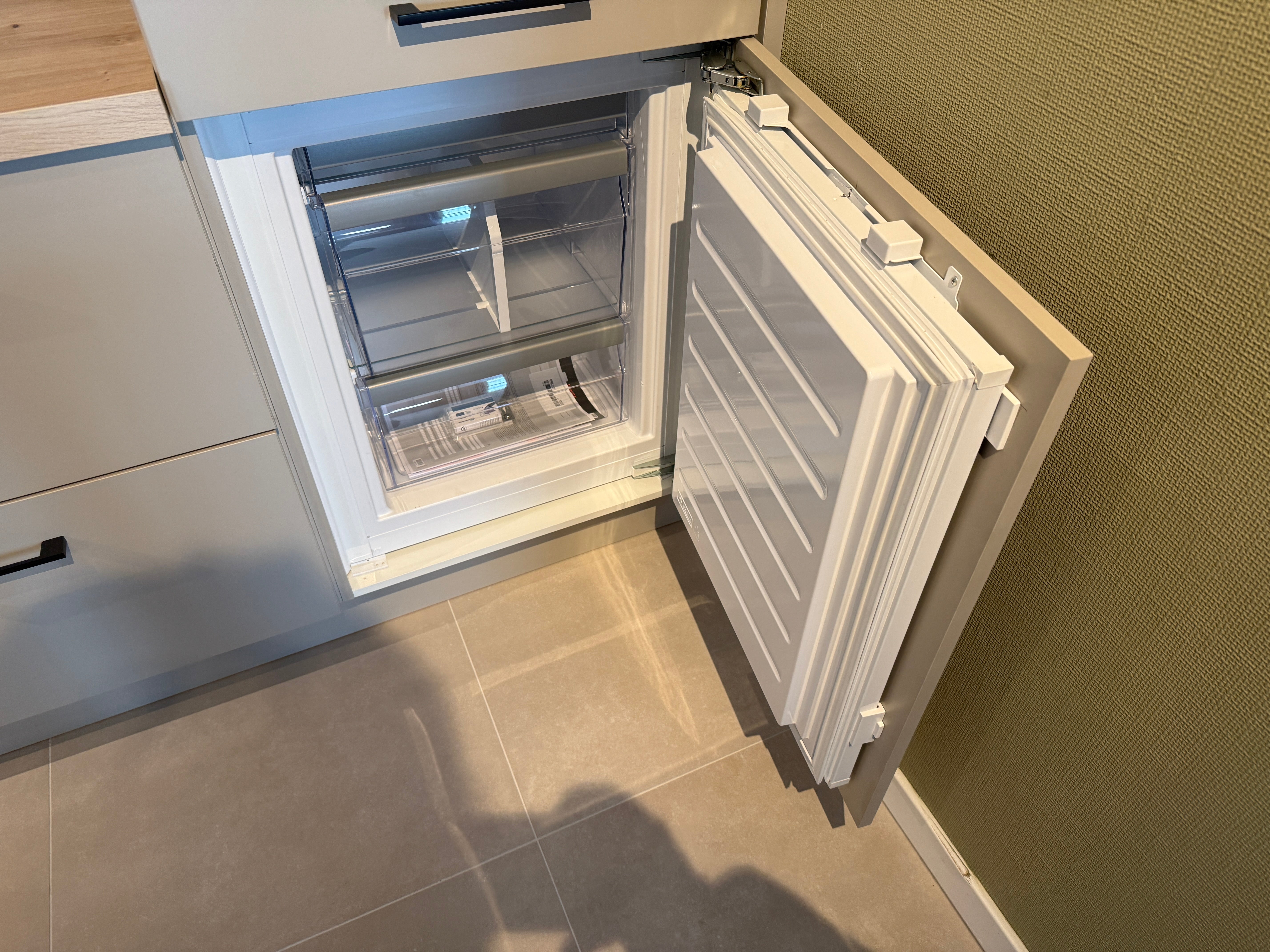 04053 - Impuls showroomkeuken met houten eiland