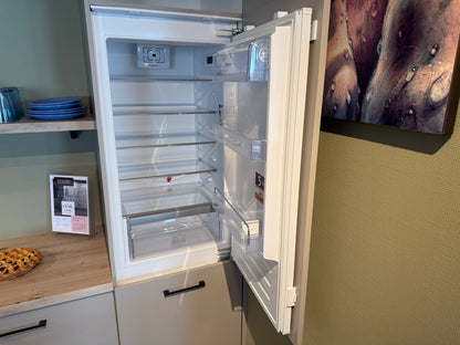 04053 - Impuls showroomkeuken met houten eiland