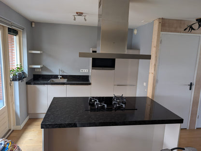 03547 - Licht grijze eilandkeuken