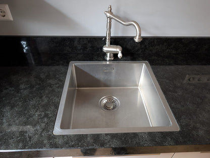 03547 - Licht grijze eilandkeuken