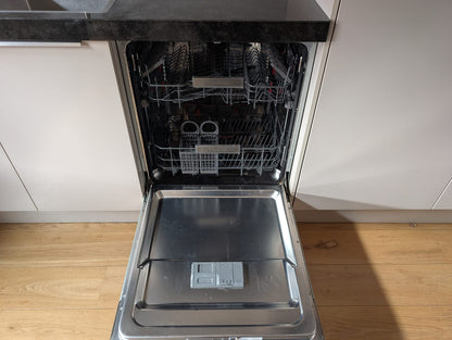 03547 - Licht grijze eilandkeuken