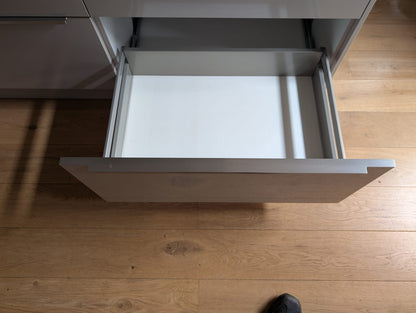 03547 - Licht grijze eilandkeuken