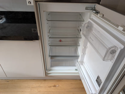 03547 - Licht grijze eilandkeuken