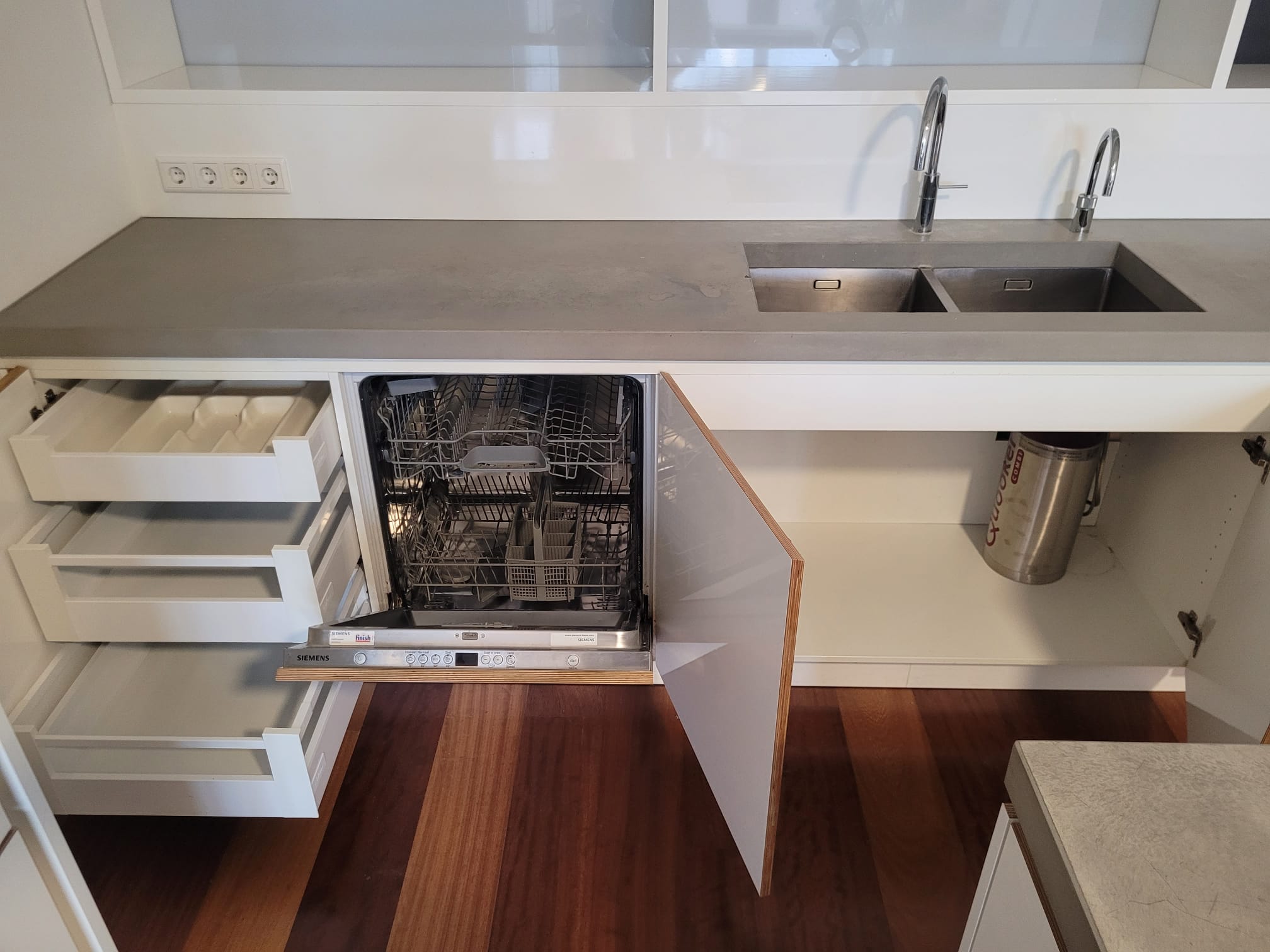 03625 - Witte eilandkeuken