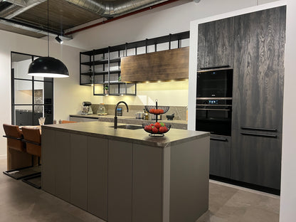 03751 - Moderne eilandkeuken met tafel