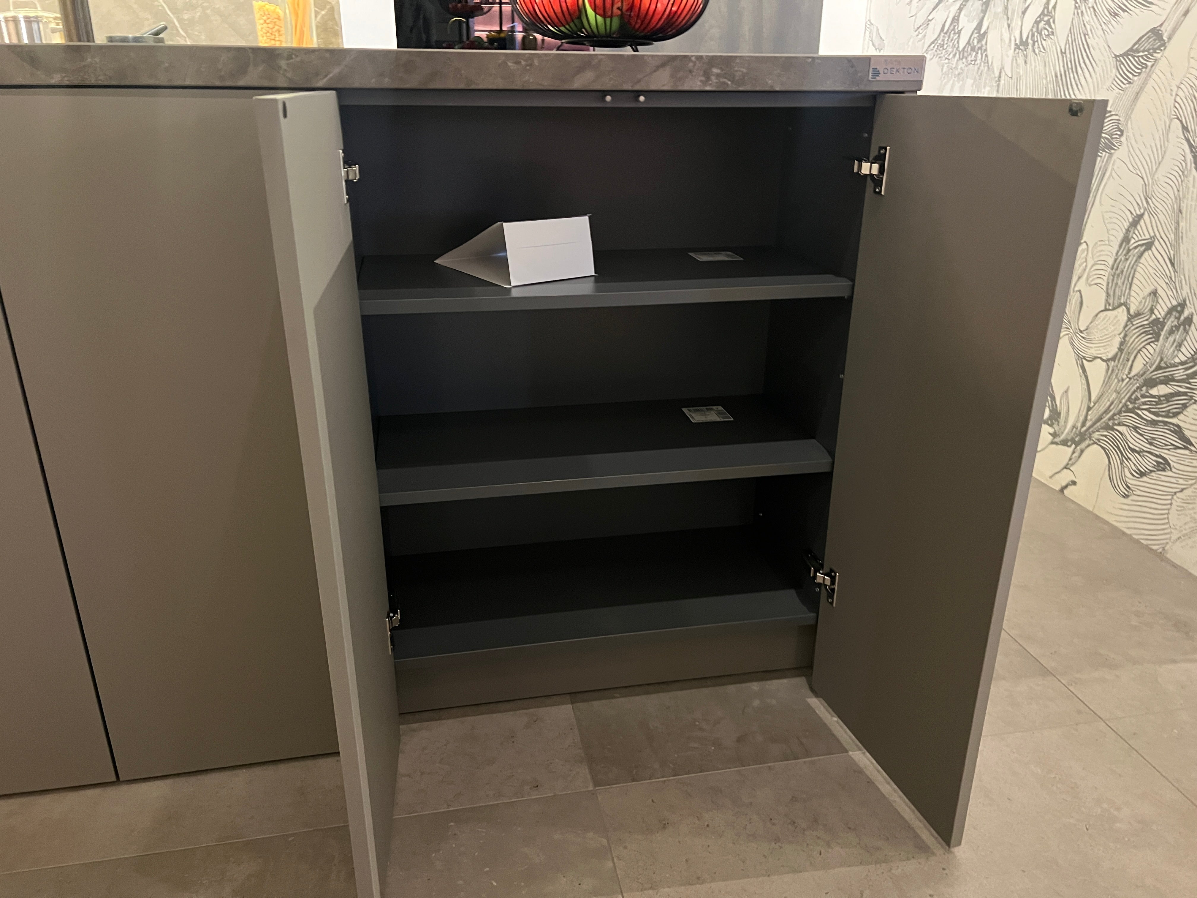 03751 - Moderne eilandkeuken met tafel