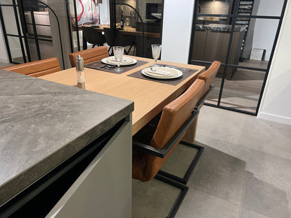 03751 - Moderne eilandkeuken met tafel