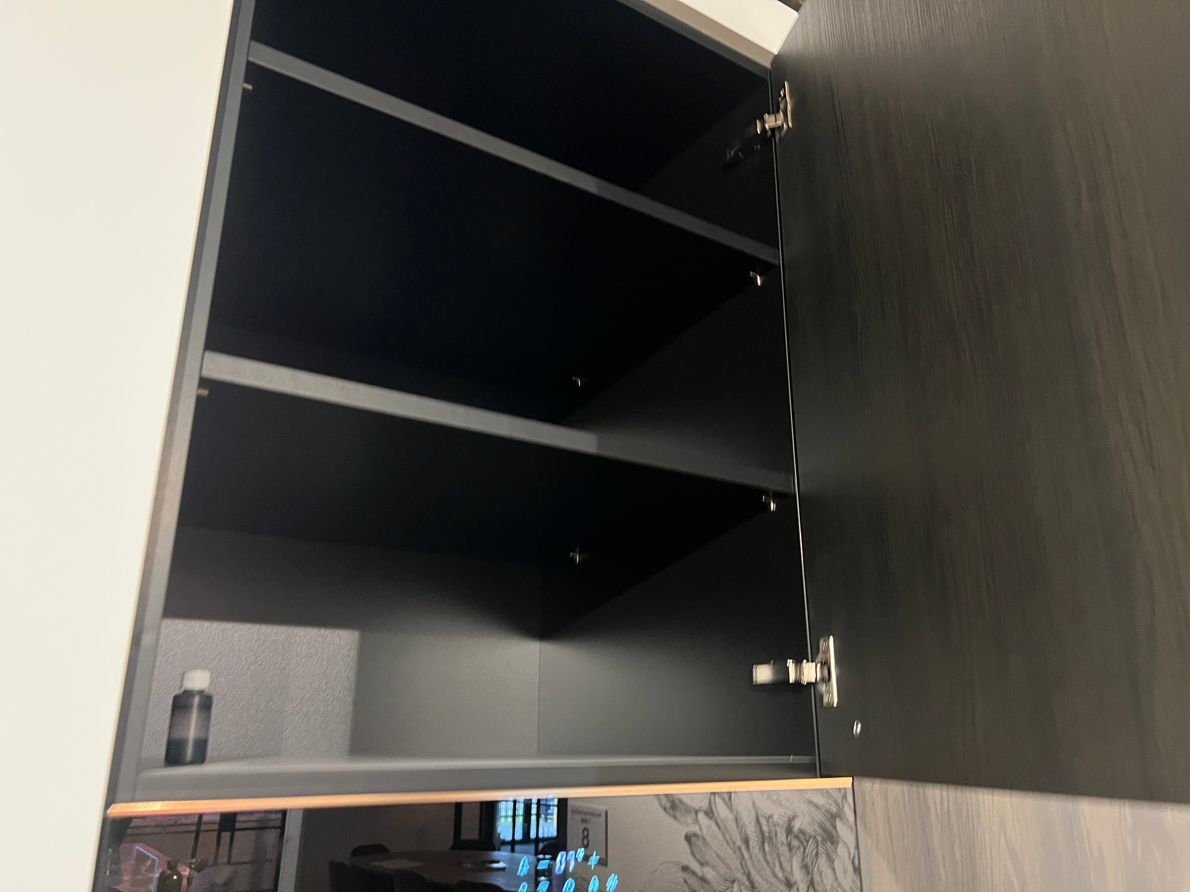 03751 - Moderne eilandkeuken met tafel