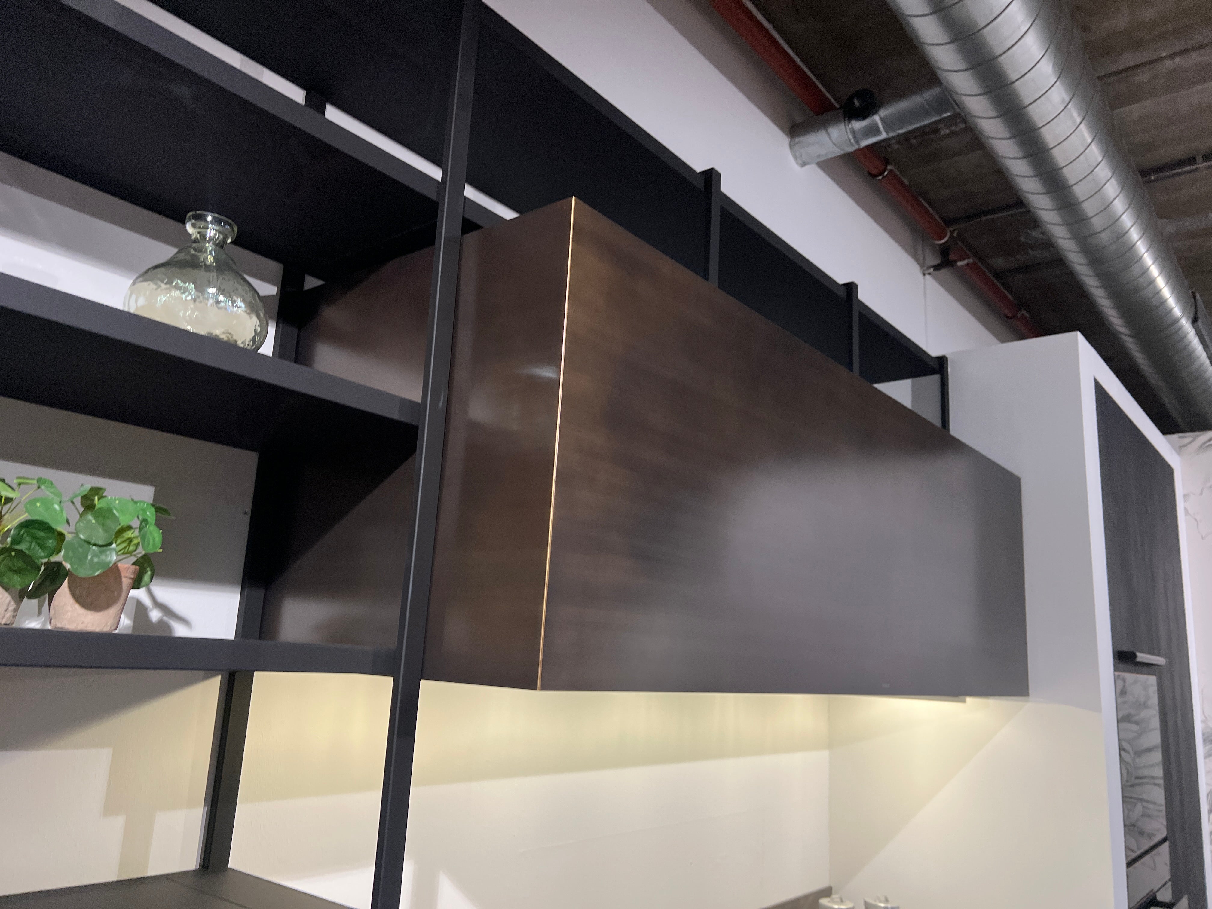 03751 - Moderne eilandkeuken met tafel