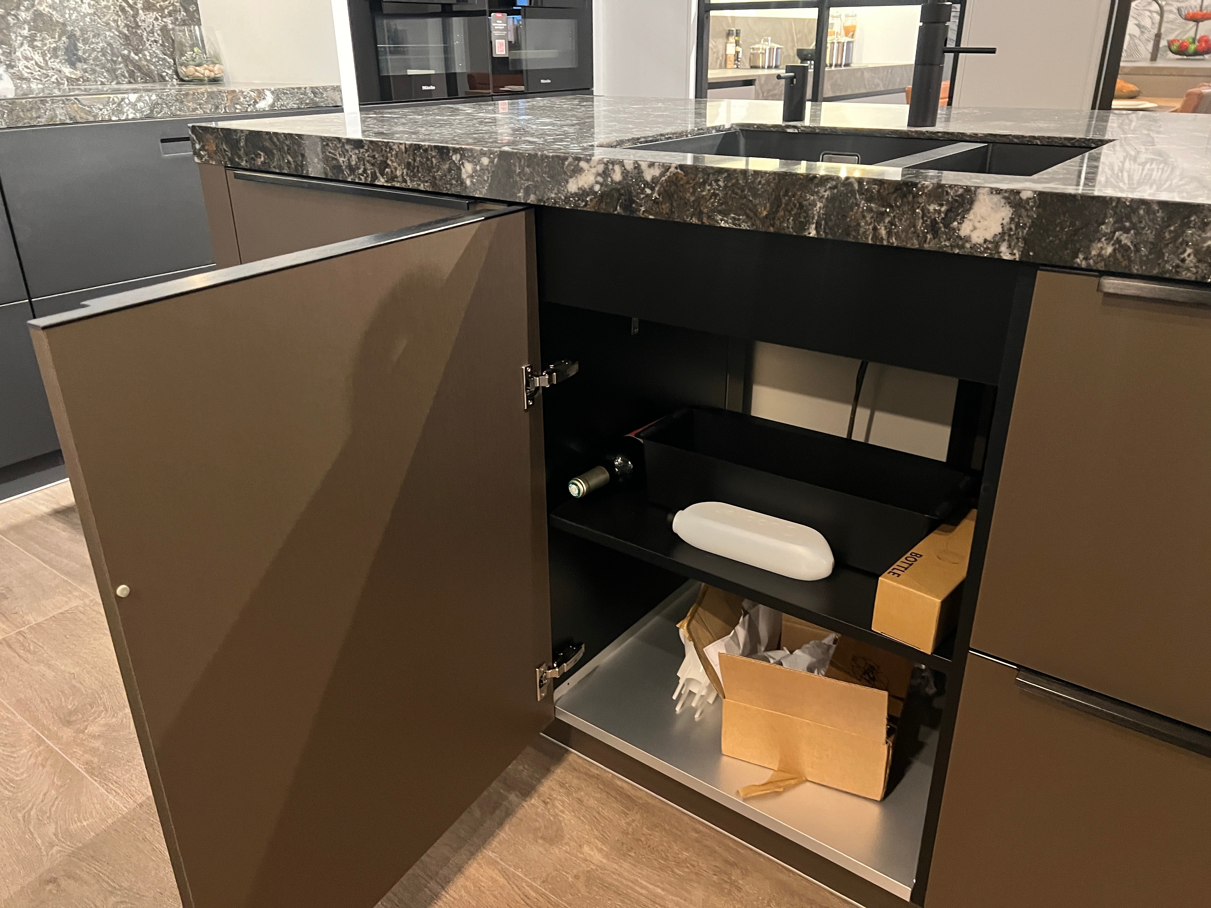 03753 - Exclusieve eilandkeuken met Miele apparatuur