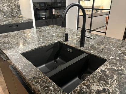 03753 - Exclusieve eilandkeuken met Miele apparatuur