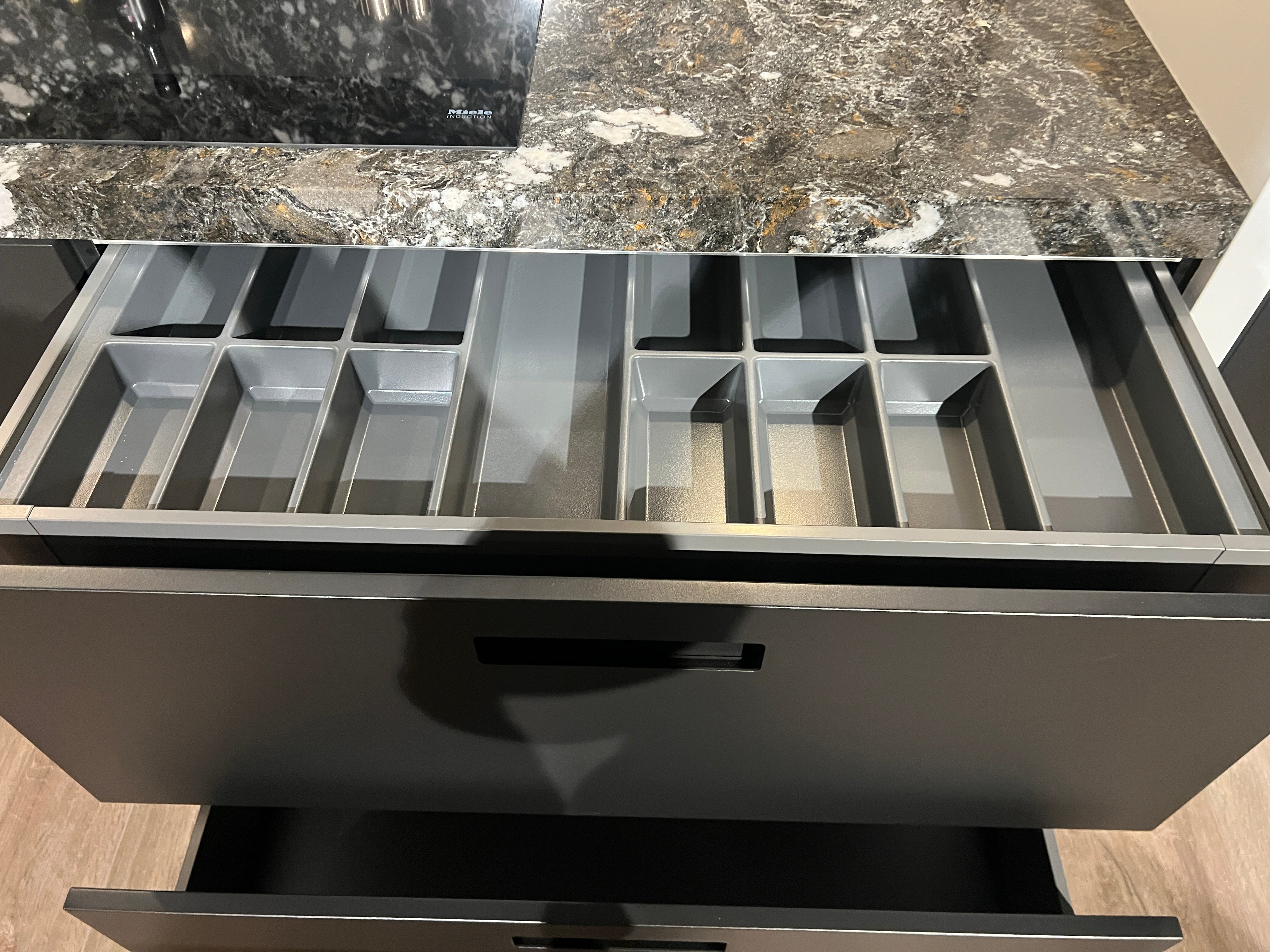 03753 - Exclusieve eilandkeuken met Miele apparatuur