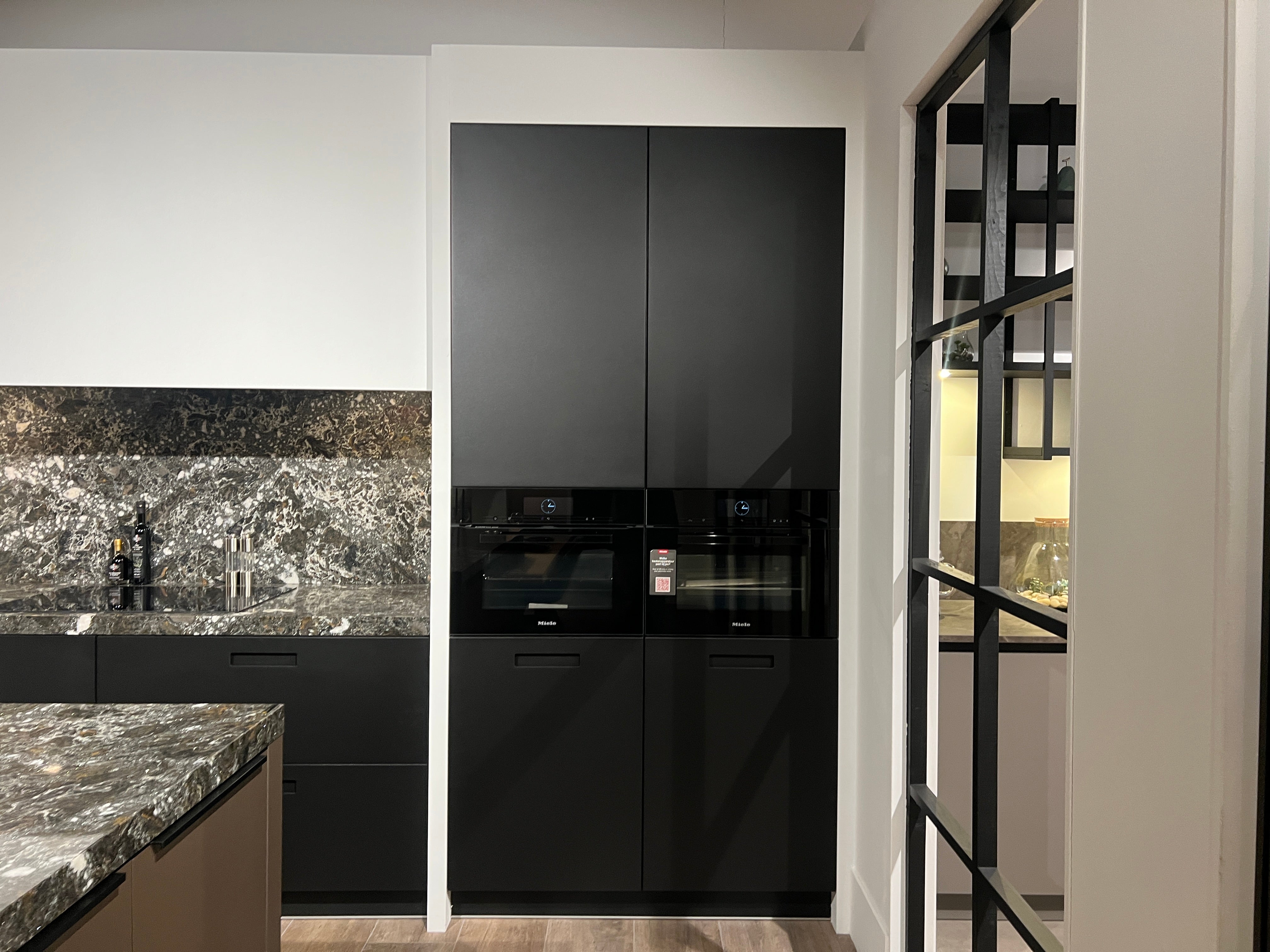 03753 - Exclusieve eilandkeuken met Miele apparatuur