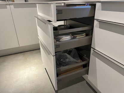 03755 - Witte pantry