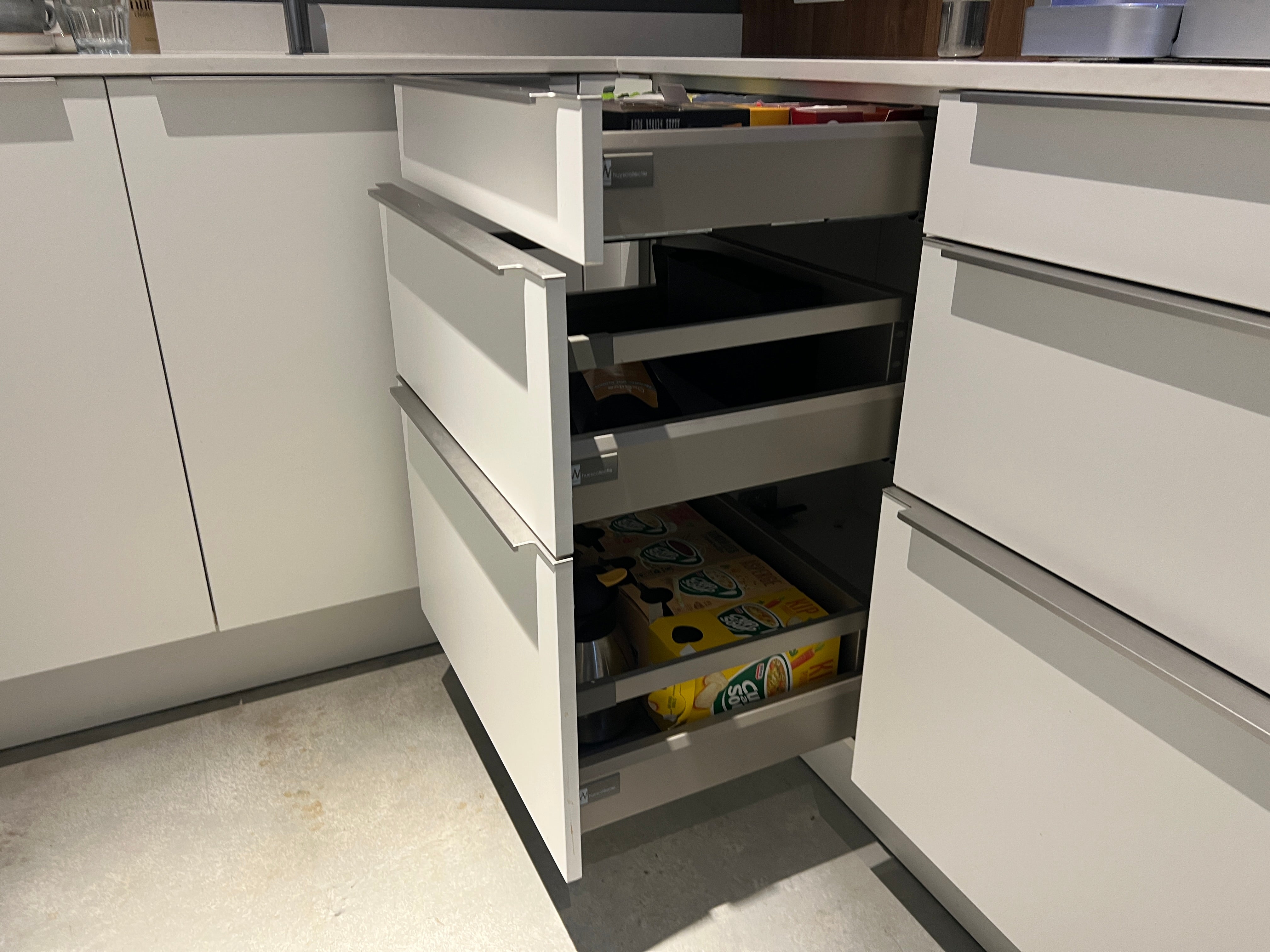 03755 - Witte pantry