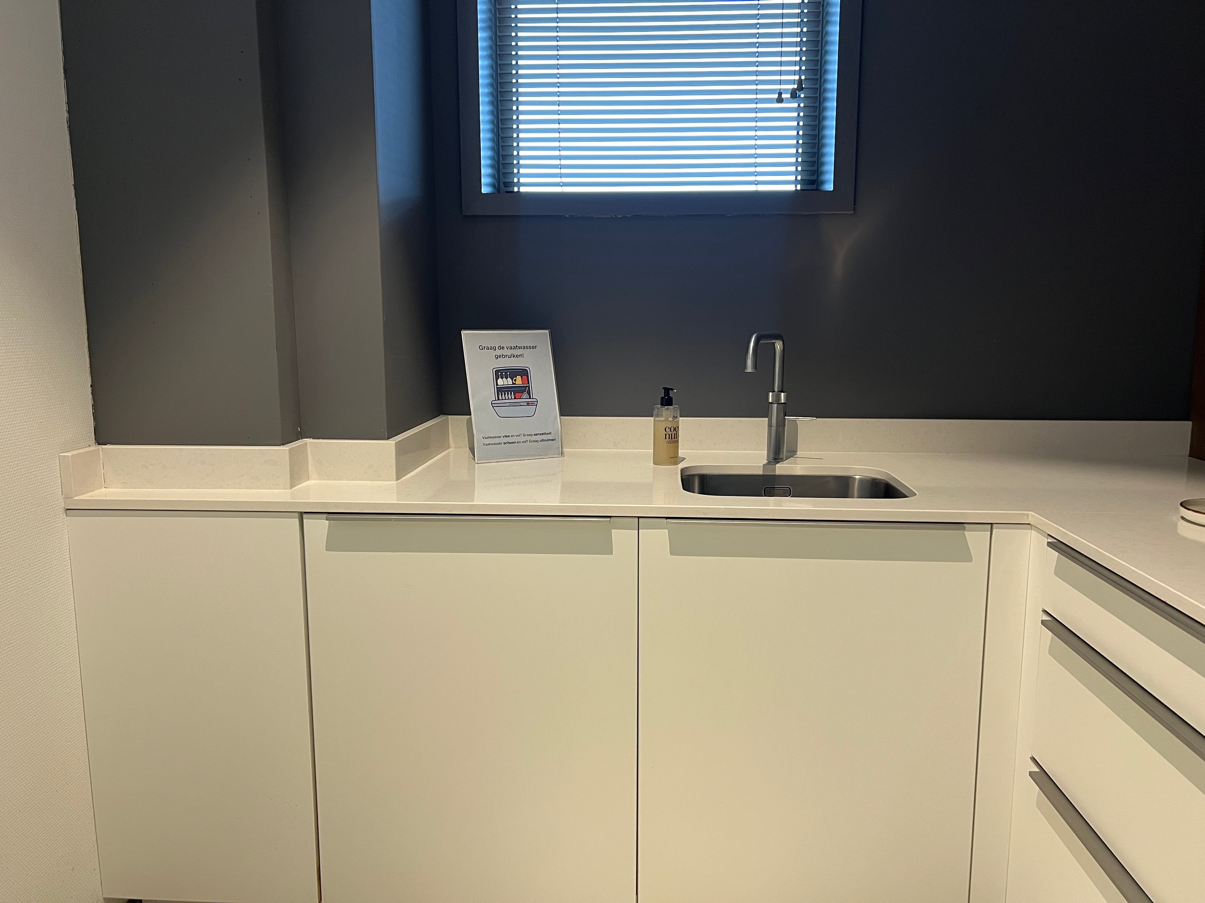 03755 - Witte pantry