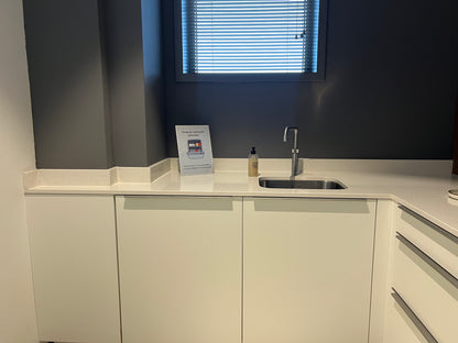 03755 - Witte pantry