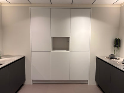 03973 - Moderne keuken met kastenwand