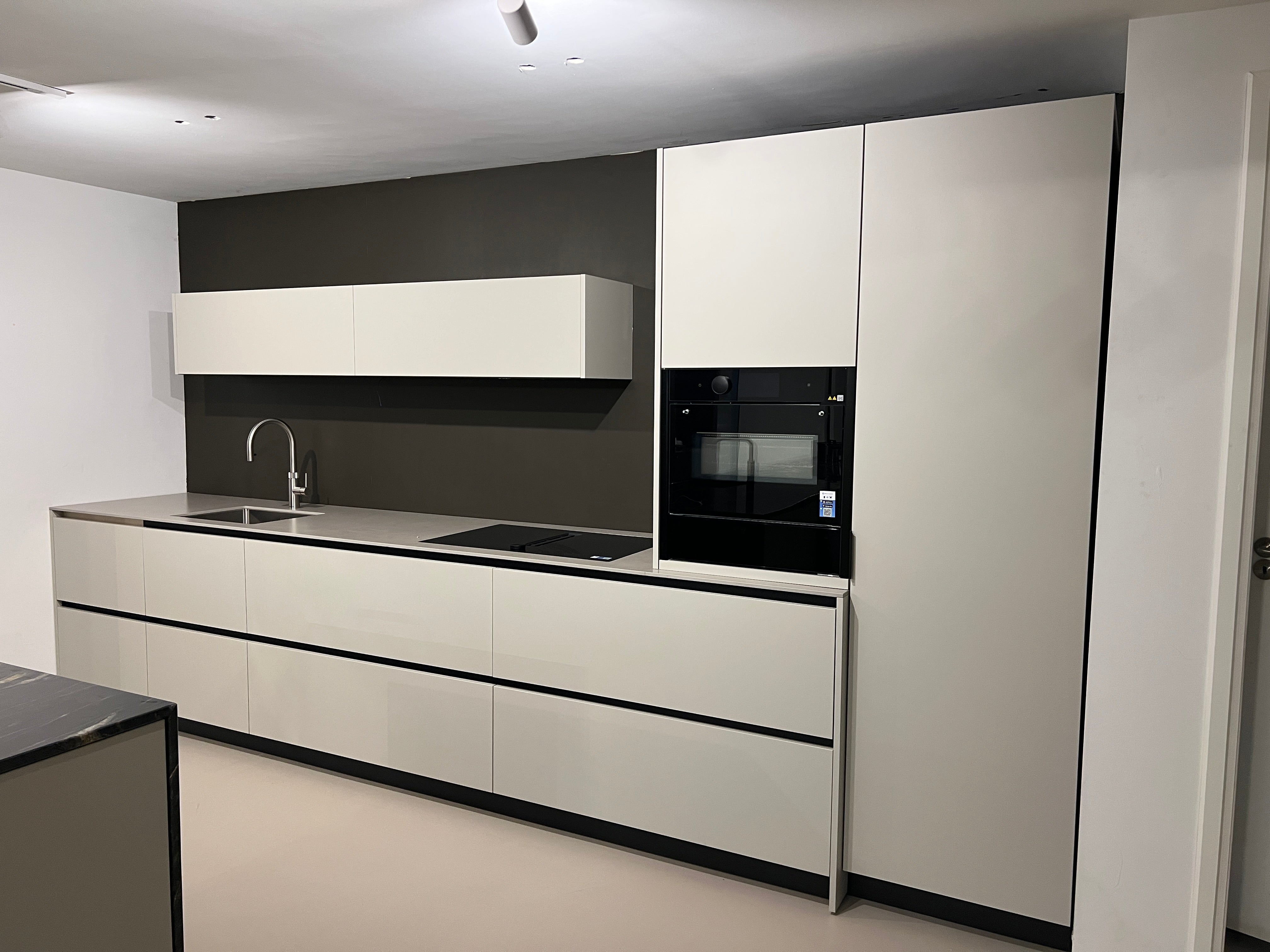 02485 - Strak rechte keuken