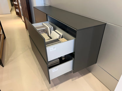 03903 - Zwart dressoir met achterwand