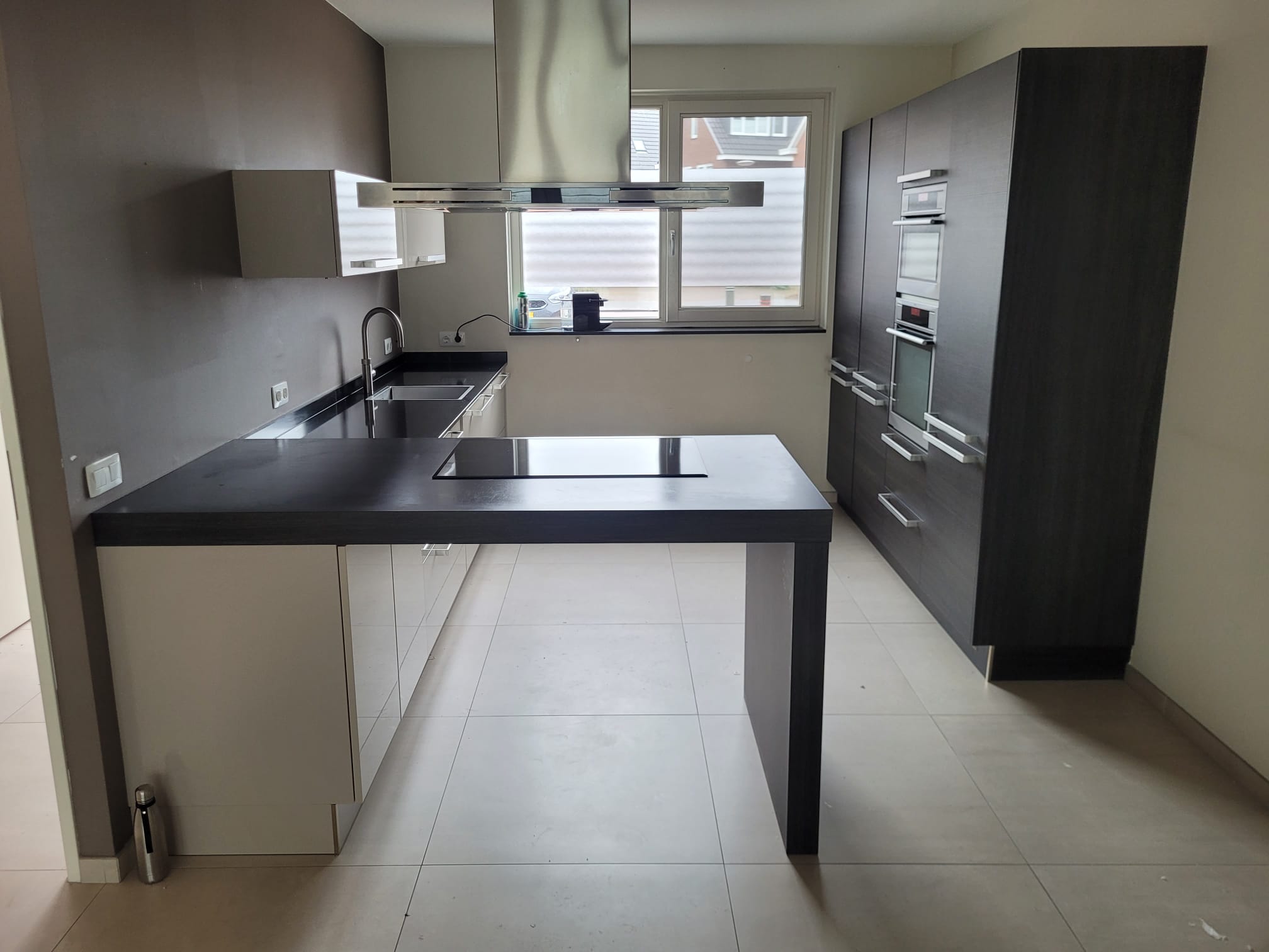 03663 - Moderne schiereiland keuken