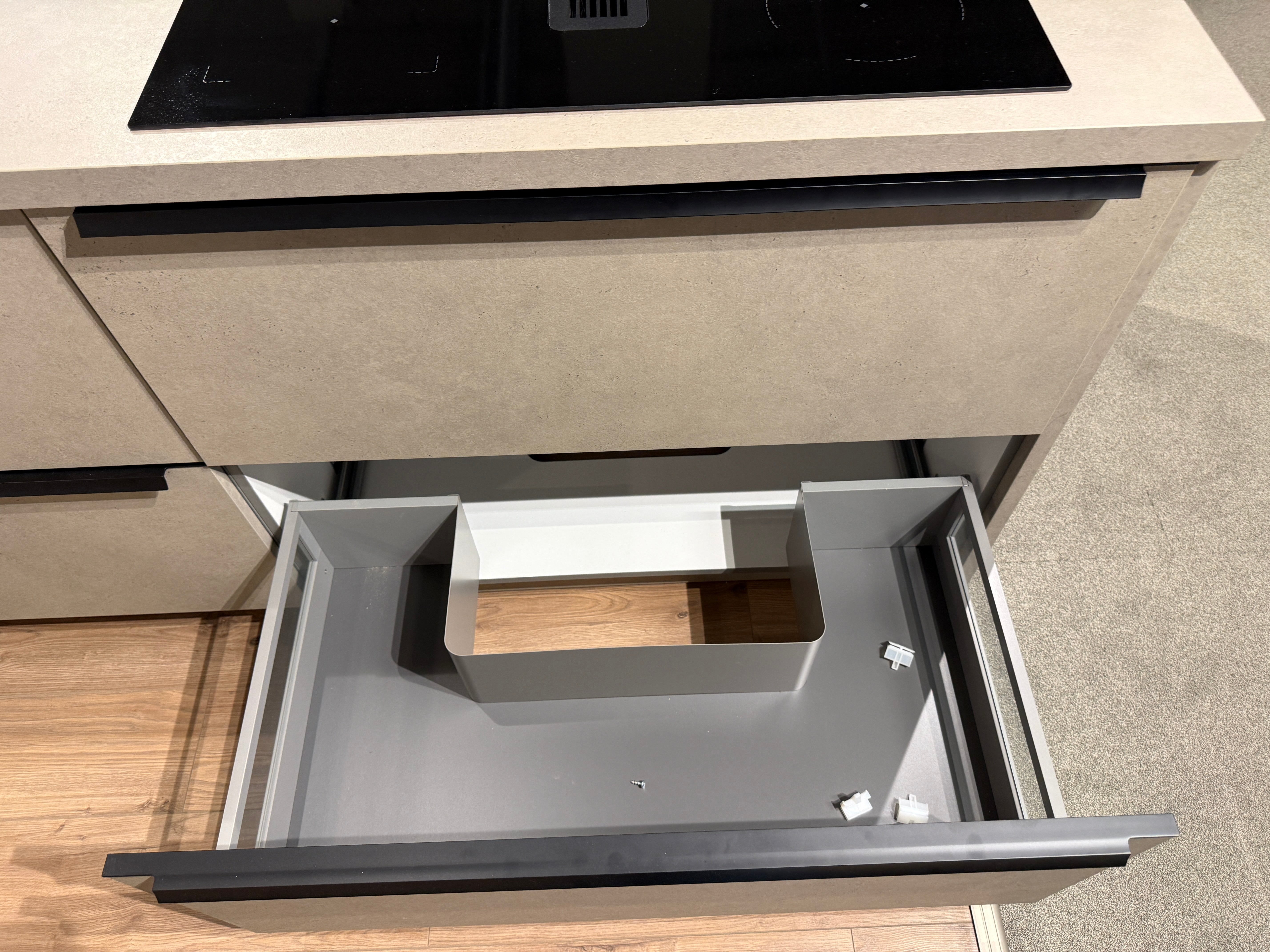 04007 - Kiezelgrijze schiereiland keuken