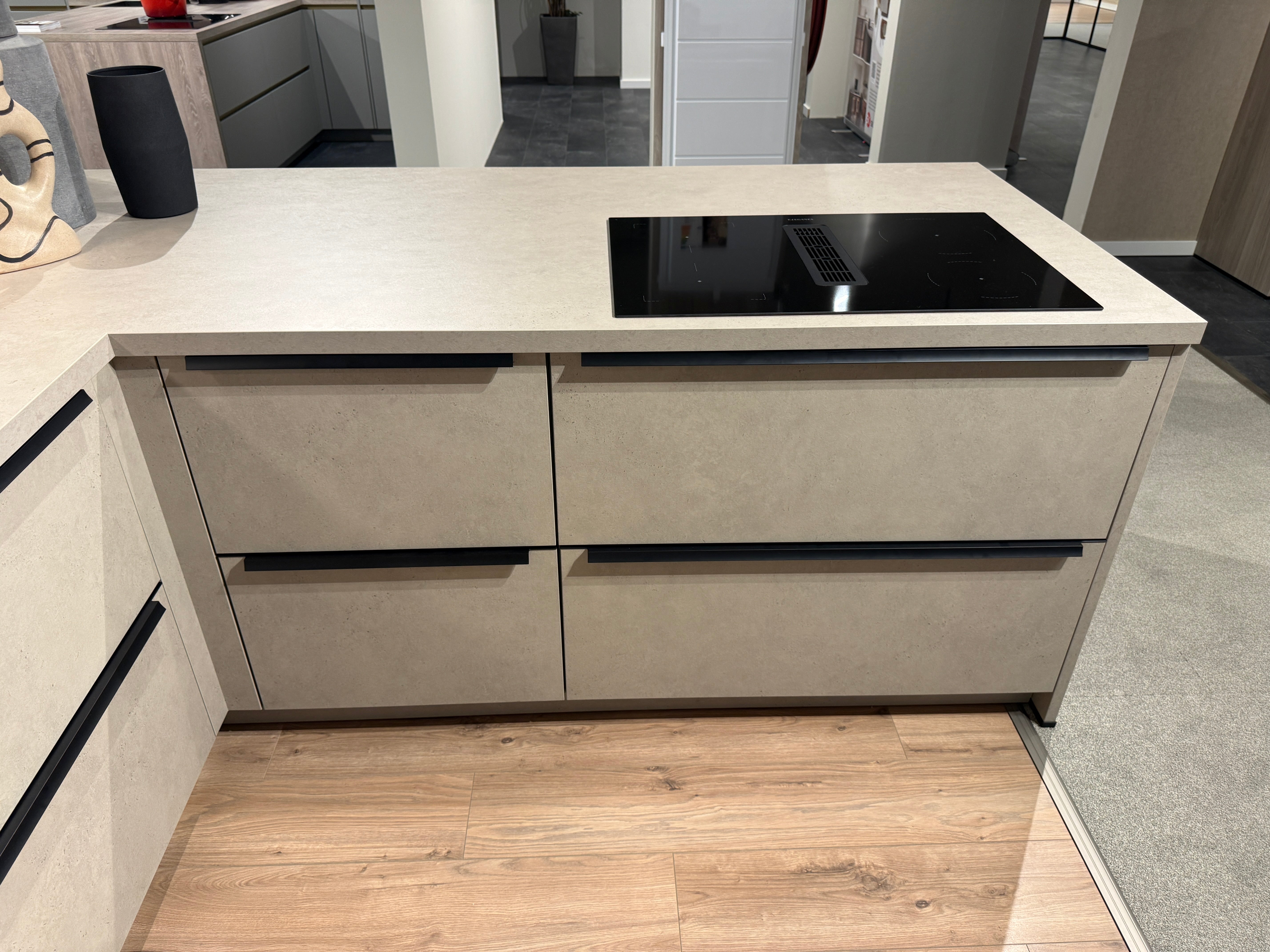 04007 - Kiezelgrijze schiereiland keuken