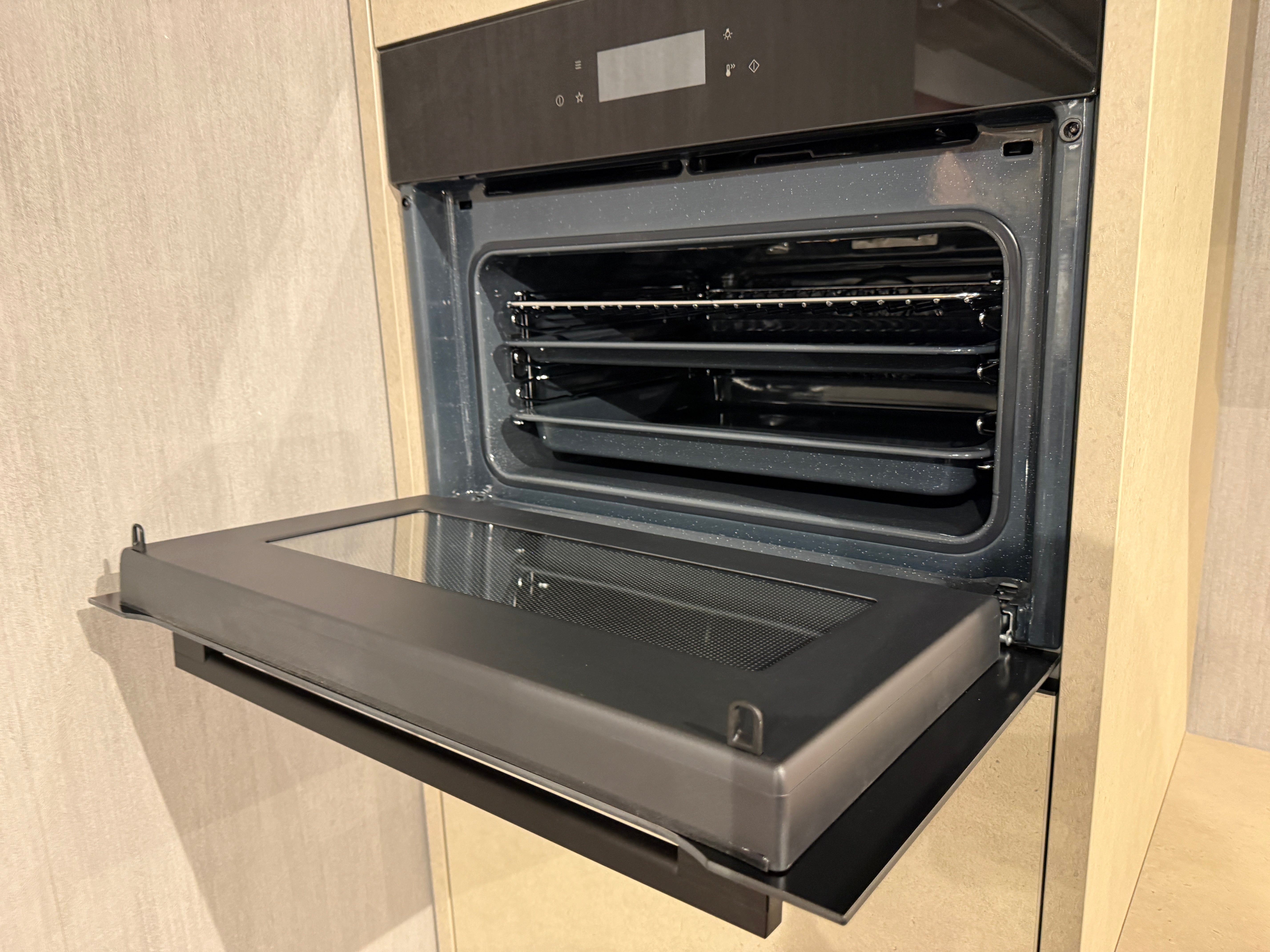 04007 - Kiezelgrijze schiereiland keuken