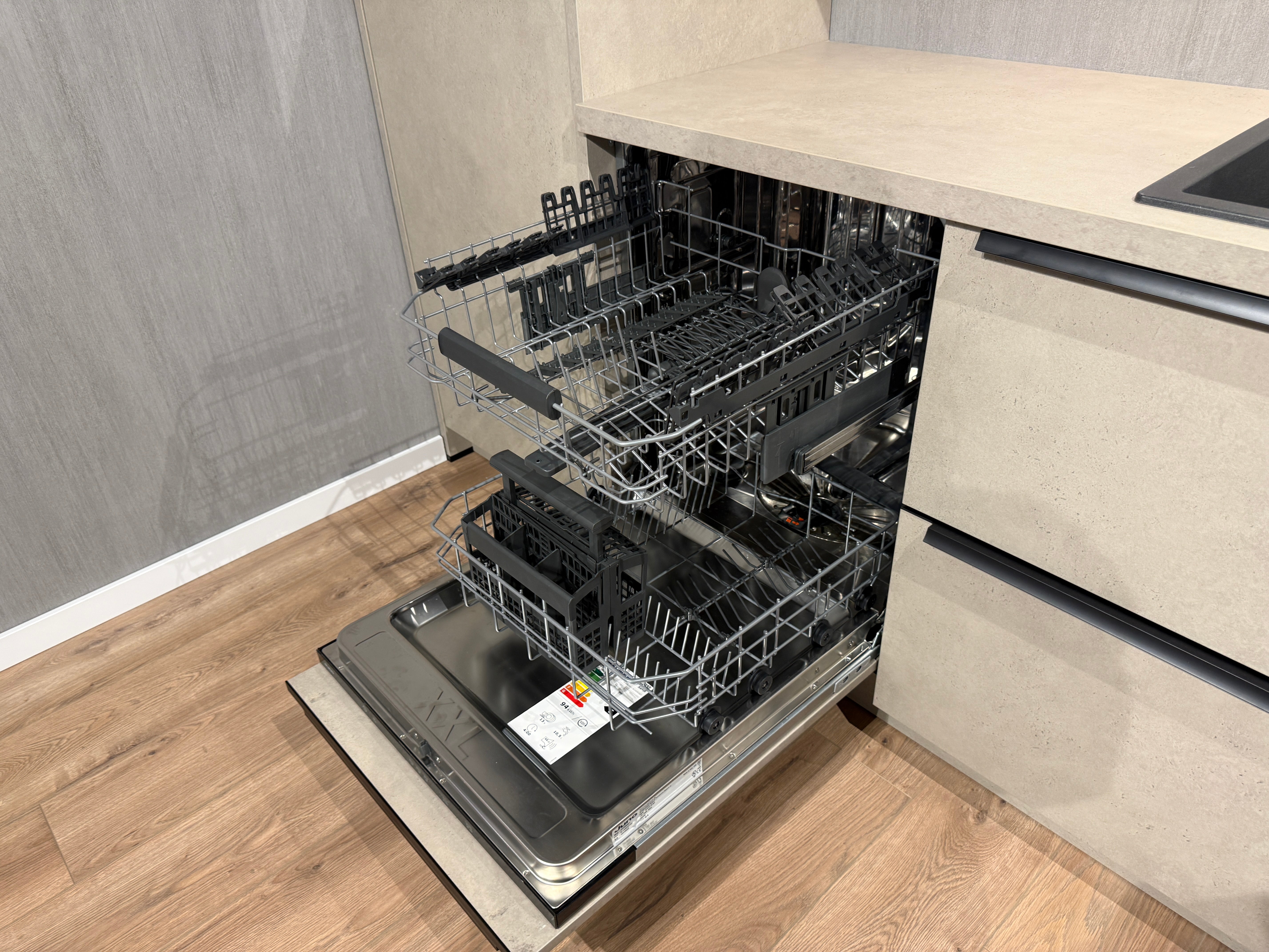 04007 - Kiezelgrijze schiereiland keuken