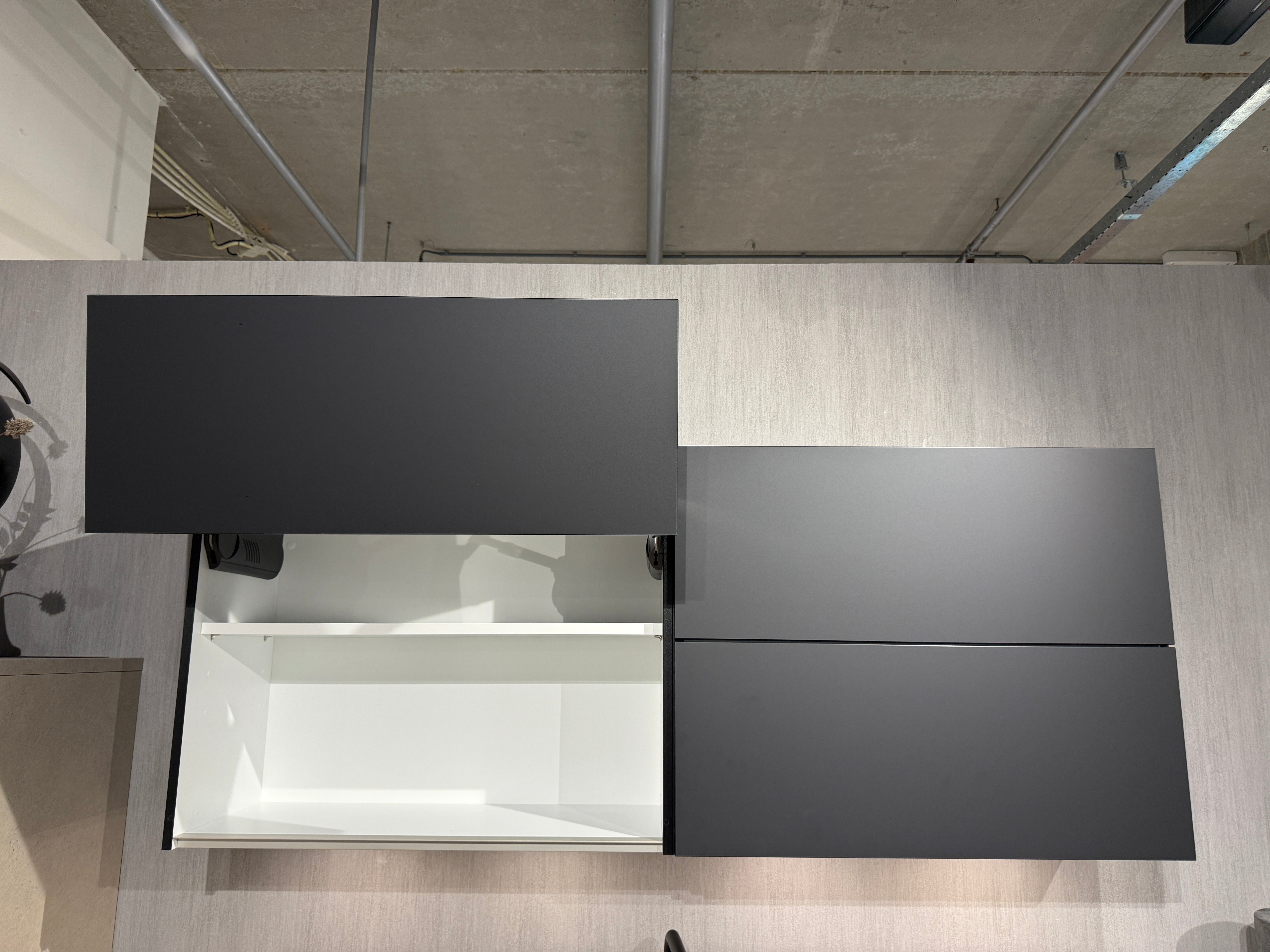 04007 - Kiezelgrijze schiereiland keuken