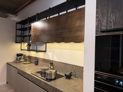 03751 - Moderne eilandkeuken met tafel