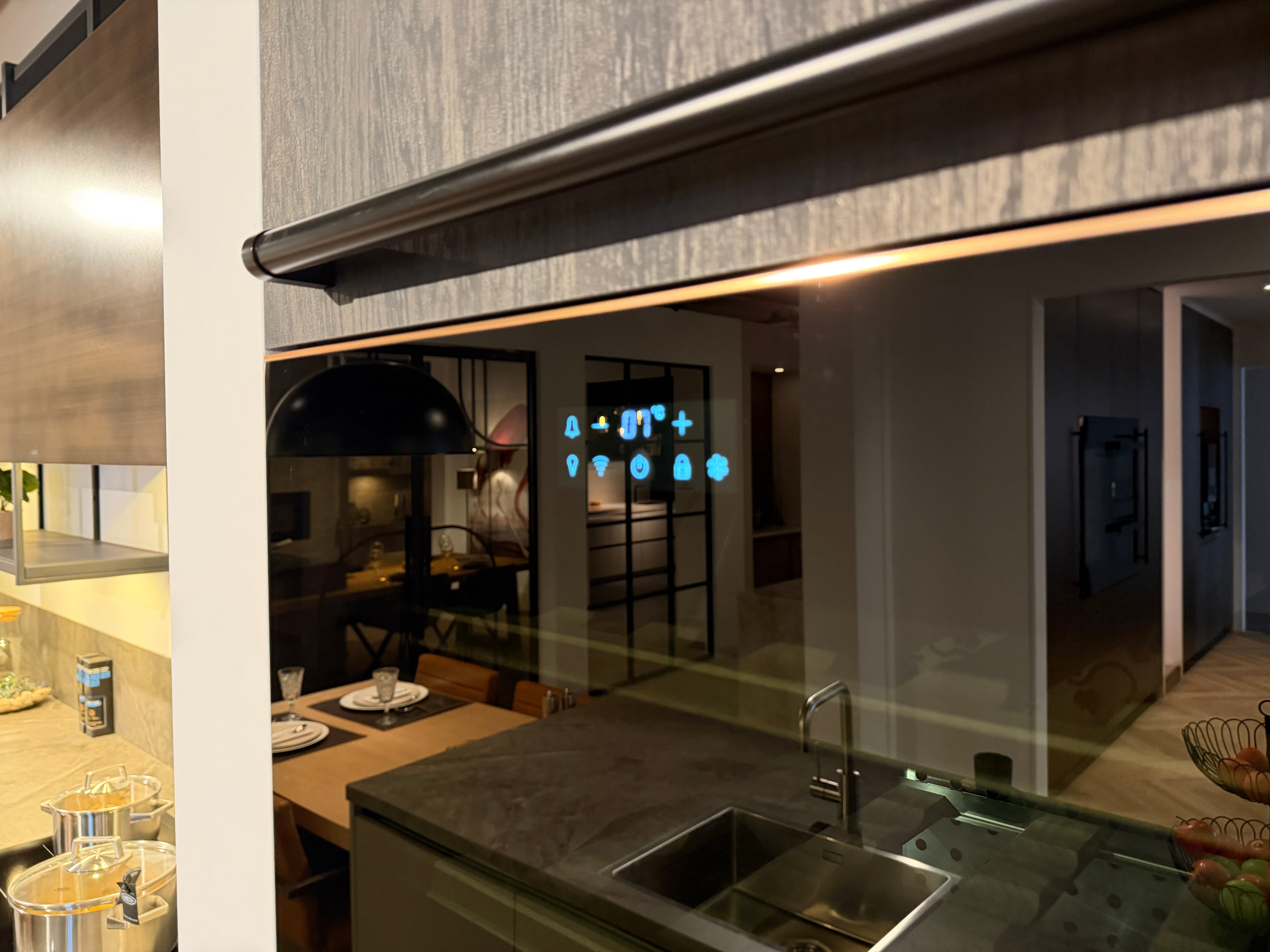 03751 - Moderne eilandkeuken met tafel