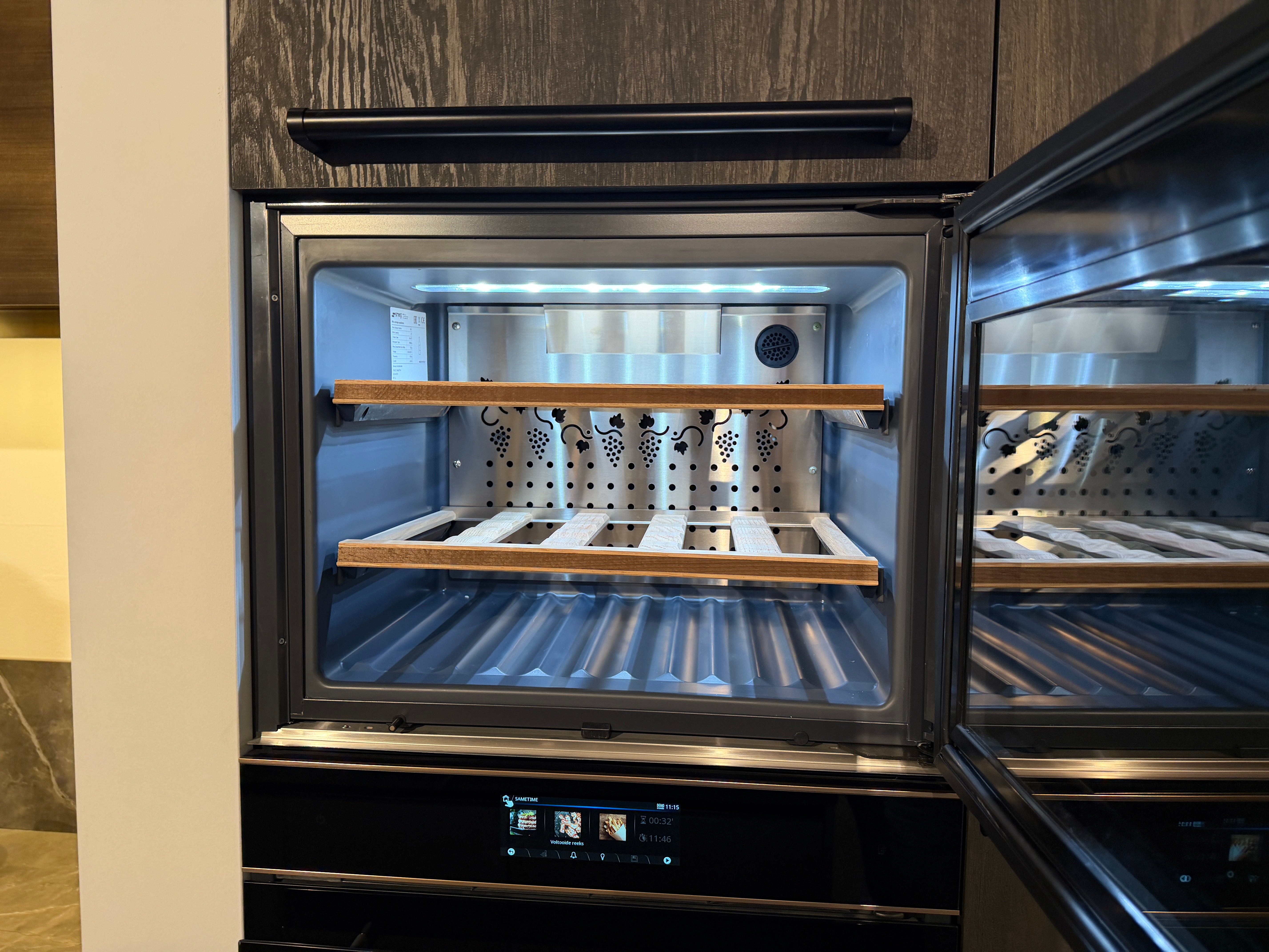 03751 - Moderne eilandkeuken met tafel