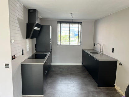 02904 - Mat zwarte parallel keuken