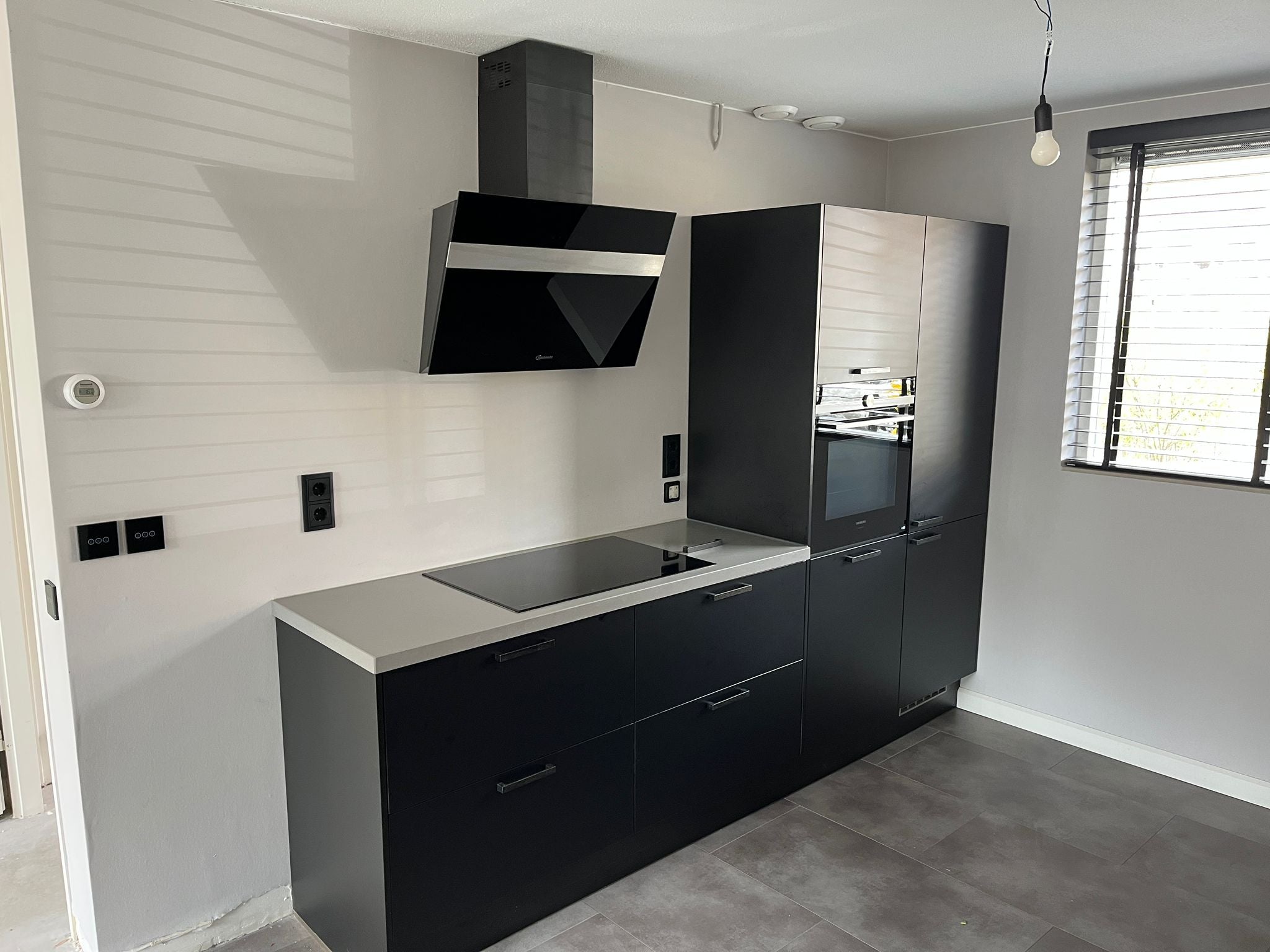 02904 - Mat zwarte parallel keuken