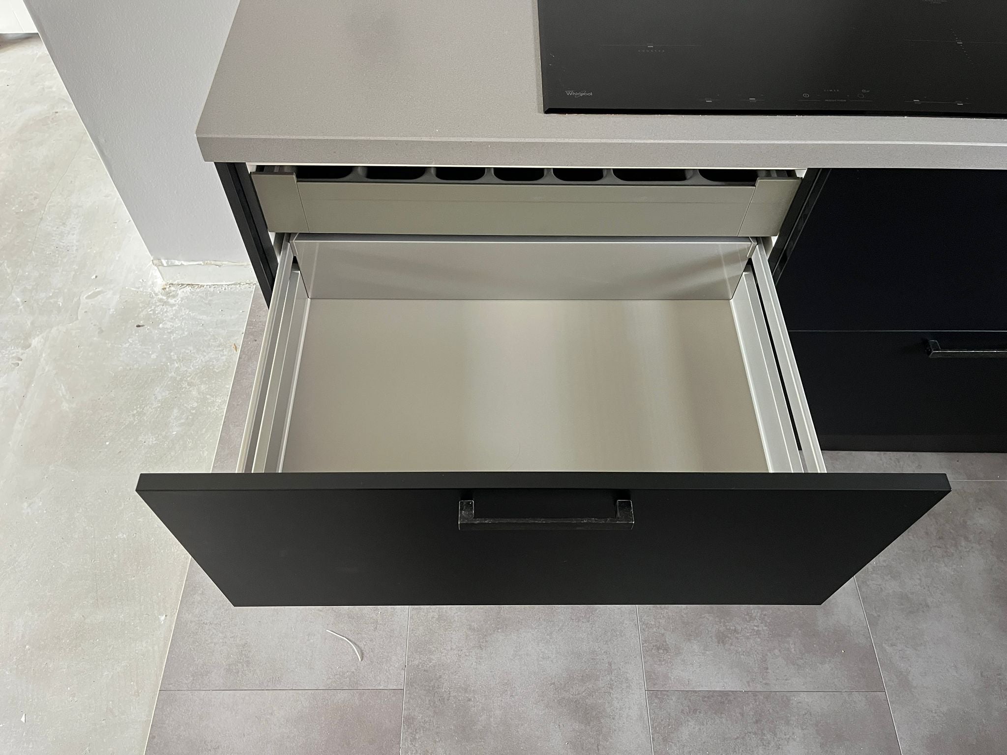 02904 - Mat zwarte parallel keuken