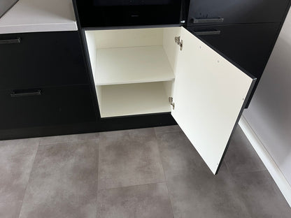 02904 - Mat zwarte parallel keuken