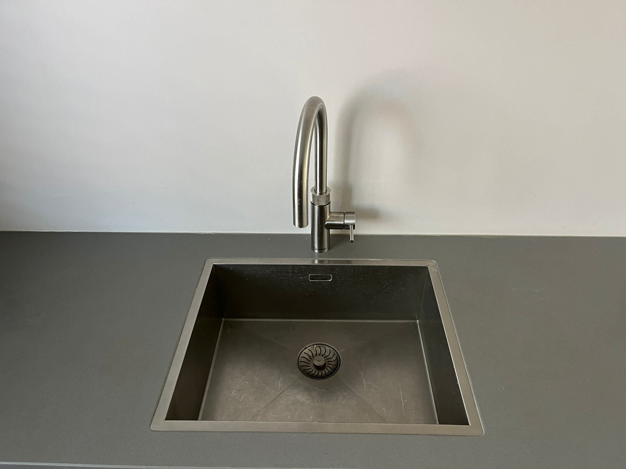 02904 - Mat zwarte parallel keuken