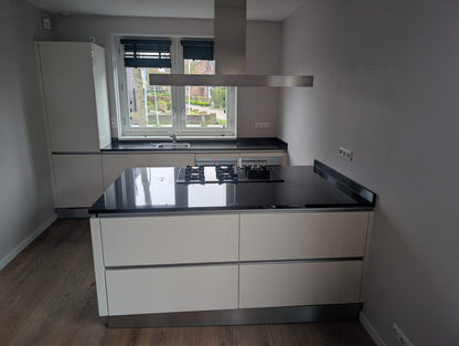 03367 - Witte greeploze keuken