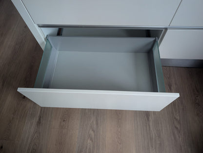 03367 - Witte greeploze keuken